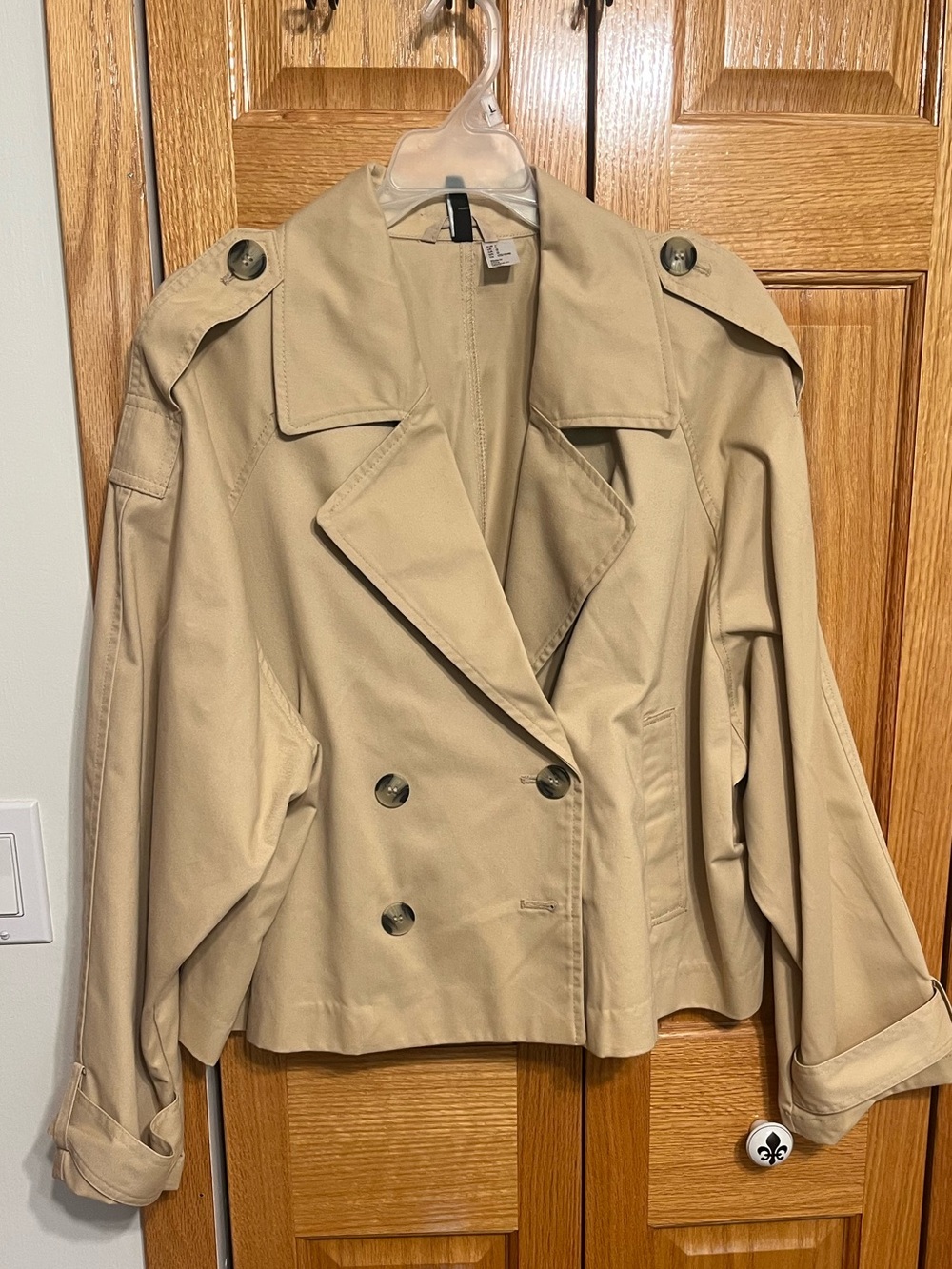Women's Cropped Double Breasted Trench Coat - Beige. Divided size Large